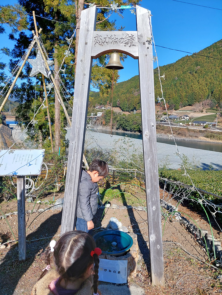 塩郷の吊橋の鐘